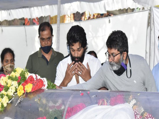 Celebs Condolences to Sirivennela Sitaramasaastry-2
